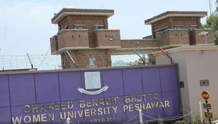 بے نظیر بھٹو ویمن یونیورسٹی پشاور میں طالبات کے جینز اور پاجامہ پہننے پر پابندی