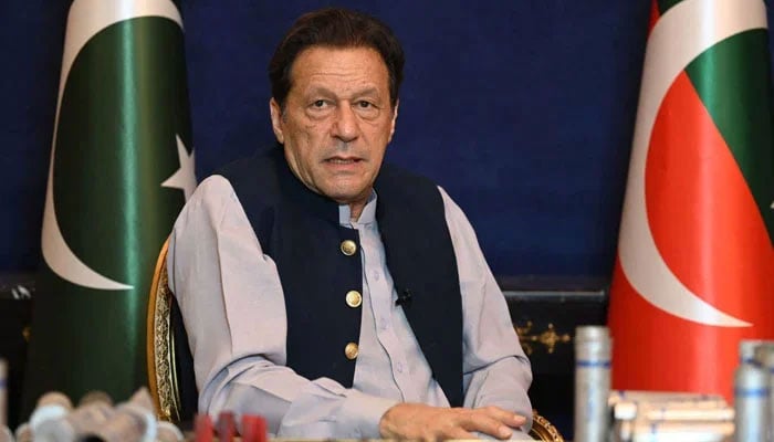 پاکستان میں اب مارشل لاء نہیں لگ سکتا، لوگ ساتھ نہیں دیں گے، عمران خان