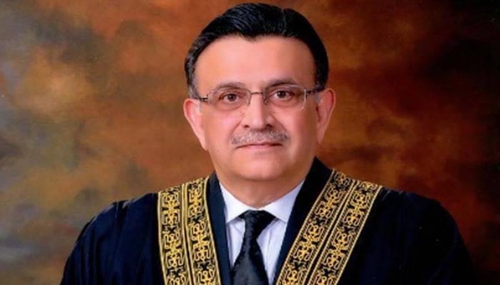 چیف جسٹس صاحب جسٹس منیر کے راستے پر گامزن ہیں، تجزیہ کار