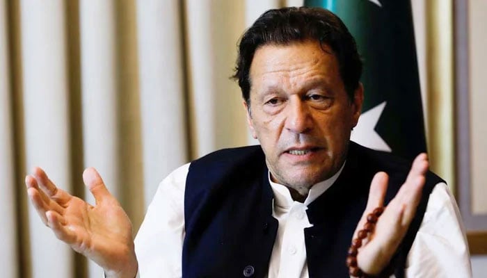 پاکستان میں آرمی چیف فیصلہ، باقی عمل کرتے ہیں، عمران خان