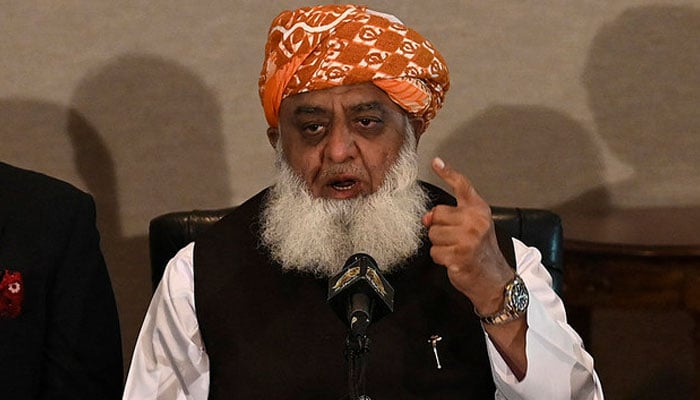 JUI مذاکرات سے انکار پر قائم، سپریم کورٹ پہلے اپنا ہتھوڑا ہٹائے، فضل الرحمٰن