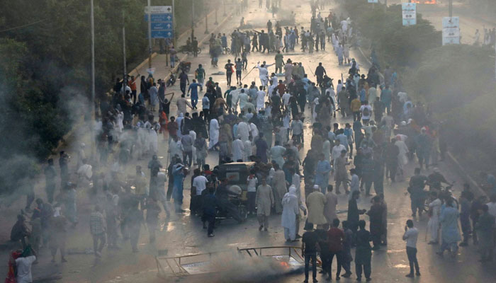 خلفشار جاری رہا تو ایمرجنسی کے نفاذ کا آپشن موجود ہے