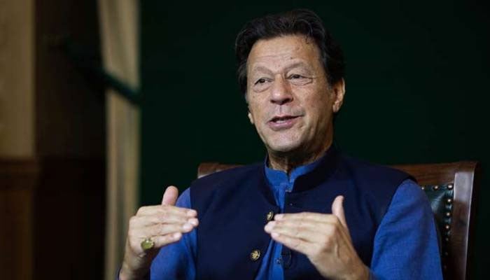 عمران خان کو اہلیہ بشریٰ بی بی سے فون پر بات کی اجازت مل گئی