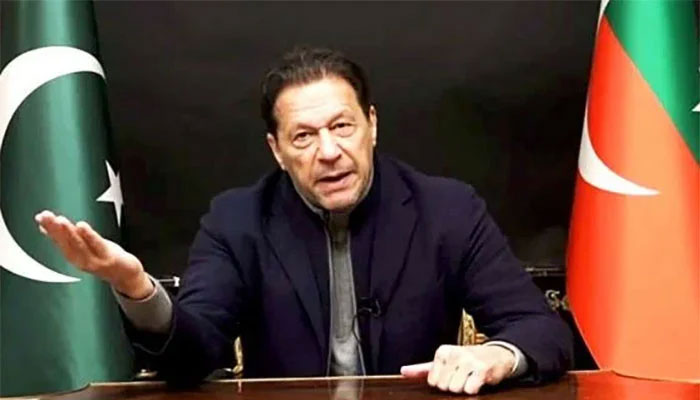 نااہل ہوا تو شاہ محمود پارٹی چلائیں گے، عمران خان، حکومت سے مذاکرات کیلئے 7 رکنی کمیٹی بنادی