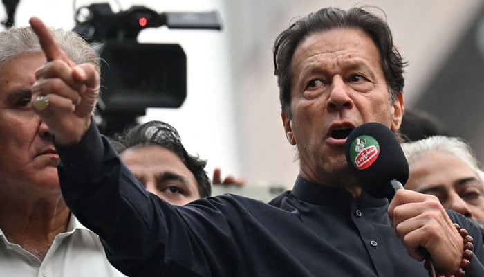 جان کو خطرہ ہے، JIT کے سامنے نہیں آسکتا، عمران نے جواب بھجوادیا