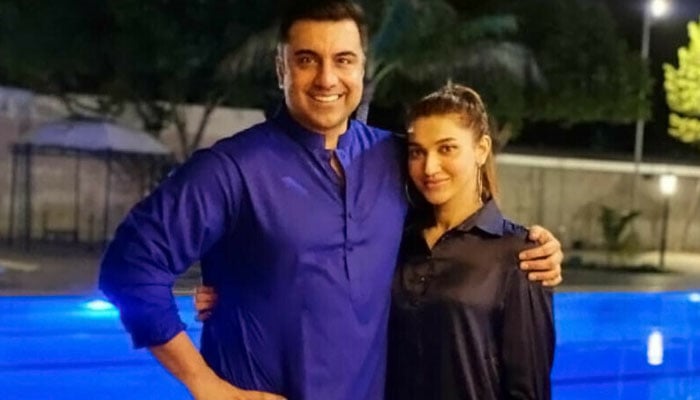 مشہور فلم اسٹار ثنا فخر کی شوہر سے علیحدگی، خلع لے لی