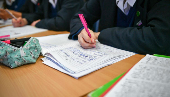 برطانیہ، اسکولوں میں جنسی تعلیم کے نصاب کا ماہرین کے پینل کے ذریعے جائزہ لینے کا فیصلہ