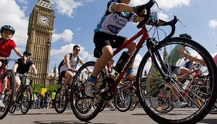لندن رائیڈ میں پاکستانی سائیکل سواروں کی ٹیم کی شرکت، کمیونٹی خیرمقدم