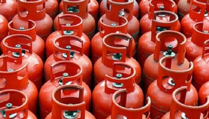 LPG مافیا کی کمر ٹوٹ گئی‘ قیمت میں 140 روپے کلو کمی