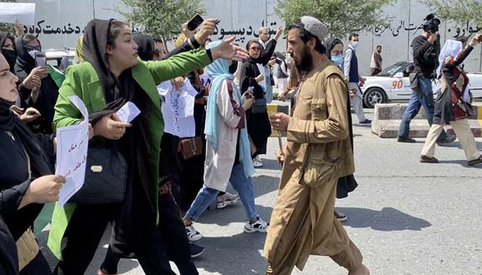 طالبان نے افغانستان میں قائم ہزاروں بیوٹی پارلر بند کر دیئے