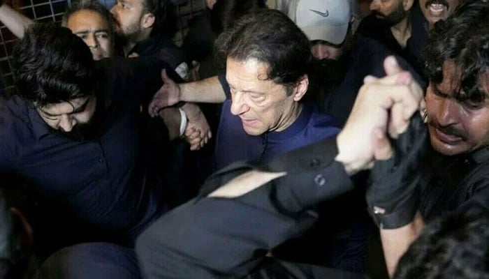 سائفر کیس، عمران کے جوڈیشل ریمانڈ میں 13 ستمبر تک توسیع، پی ٹی آئی کی جج کے خلاف ہائیکورٹ میں درخواست