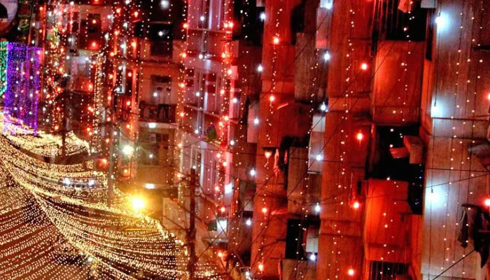 ربیع الاول، شہر برقی قمقموں سے جگمگا اٹھا، نعلین مبارک اور سبز پرچموں کی بہار