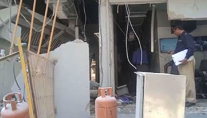 گلستان جوہر، فلیٹ میں سلنڈر پھٹنے سے بہن بھائی زخمی