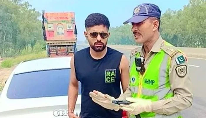 بابراعظم کو تیز ڈرائیونگ پر جرمانہ