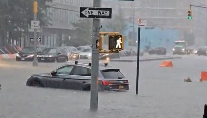طوفانی بارشوں سے نیویارک ڈوب گیا، ایمرجنسی نافذ