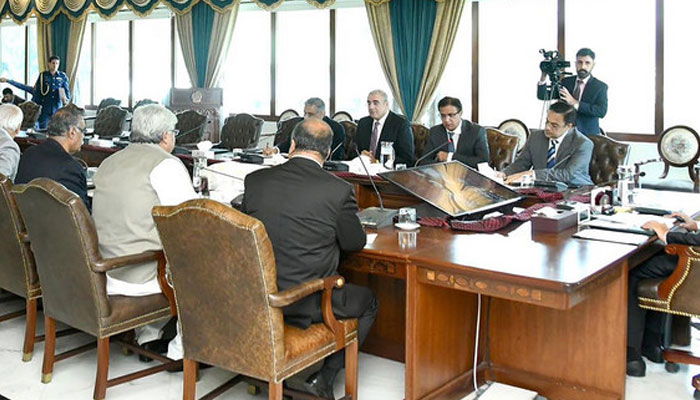14 کھرب اخراجات کٹوتی پلان، تنخواہیں، پنشن اور الاؤنسز منجمد، افسران کا اسٹاف تناسب بھی کم ہو گا، اقتصادی بحالی کمیٹی کا روڈ میپ