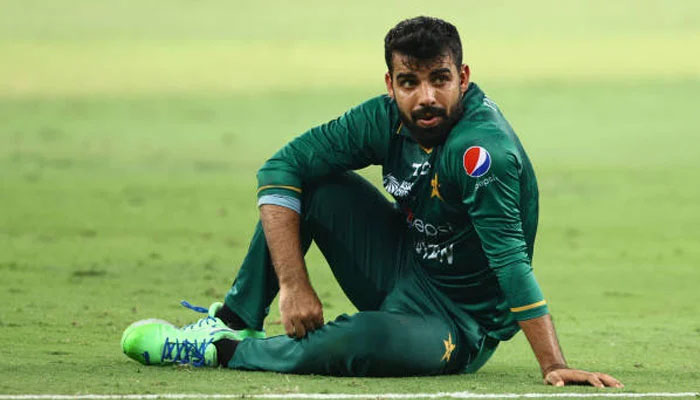 بریانی کھانے سے کھلاڑی سلو ہوگئے، شاداب خان