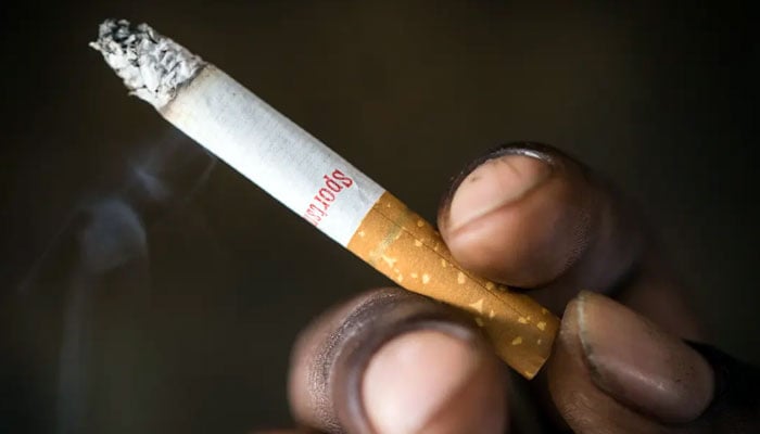 برطانیہ، سگریٹ نوشی کے رجحان میں مسلسل کمی، اب بھی 60  لاکھ سے زائد سگریٹ نوش موجود