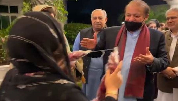 نواز شریف کی 4 سال بعد جاتی امراء آمد، اہل خانہ کیلئے عید کا سماں