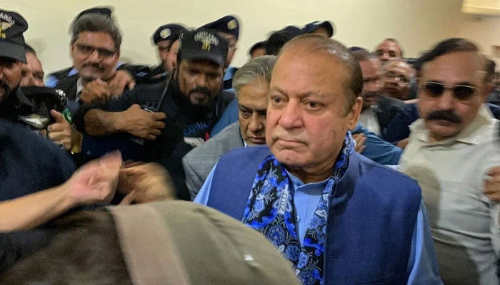 نواز شریف، سزا معطل، وارنٹ منسوخ، ایون فیلڈ اور العزیزیہ ریفرنس میں جمعرات تک ضمانت