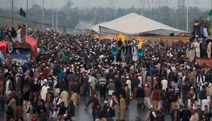 فیض آباد دھرنا کیس، حکومت نے سپریم کورٹ فیصلے پر عمل درآمد کیلئے 3 رکنی کمیٹی بنا دی