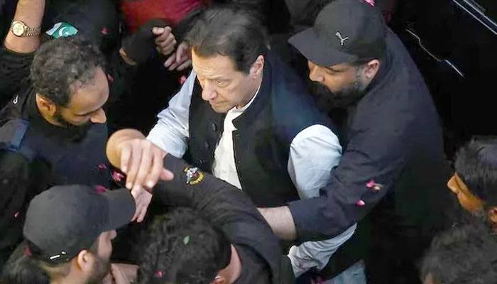 جیل میں 8 کمرے عمران کے زیر استعمال علاج کیلئے 9 ڈاکٹر ڈیوٹی پر ہیں، ذرائع