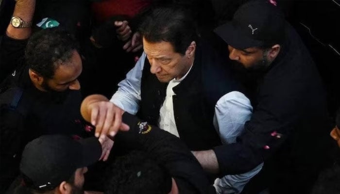 سابق وزیراعظم عمران خان کو الیکشن کمیشن کے سامنے پیش کرنے کا فیصلہ