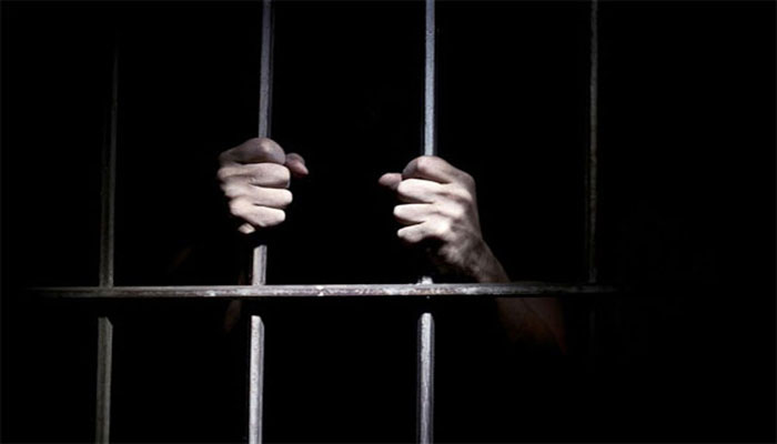 جوا کھیلنے والے 10 افراد گرفتار