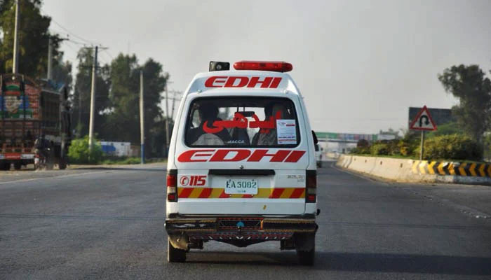 شکارپور، کار الٹ کر کھائی میں جا گری، 5 افراد جاں بحق