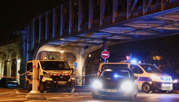 پیرس، چاقو اور ہتھوڑے کے وار سے ایک شخص ہلاک، دو زخمی، ملزم گرفتار