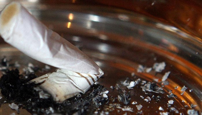 لاک ڈاؤن میں گھروں سے کام، لوگوں نے سگریٹ نوشی ترک کرنا چھوڑ دی