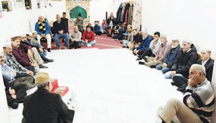 شب معراج کا سفر کائنات کی تاریخ کا طویل ترین سفر ہے جو مختصر ترین وقت میں مکمل ہوا، علمائے کرام