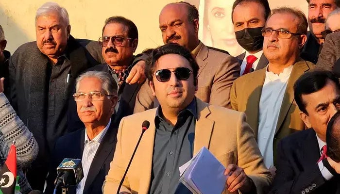 عوام کو دھوکہ دینے کیلئے نیا ناٹک شروع ہوگیا، پی ٹی آئی کا بلاول کی پریس کانفرنس پر ردعمل