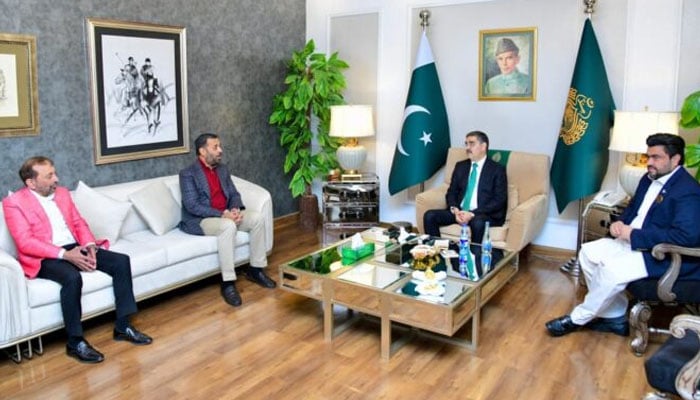 نگراں وزیراعظم سے گورنر سندھ کی ملاقات، ملکی سیاسی صورتحال پر گفتگو