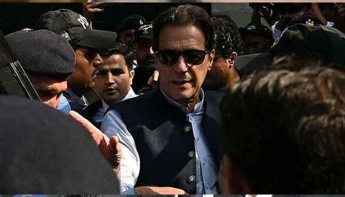 عمران خان چاہتے ہیں اسٹیبلشمنٹ دوبارہ انہیں گود لے، تجزیہ کار