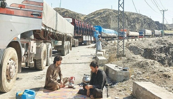 کسٹم کلیئرنگ ایجنٹس کا احتجاج‘ پاک افغان شاہراہ بند