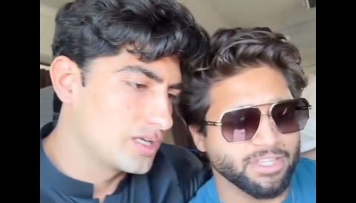 پاکستانی کرکٹرز کی مدینہ کے سفر میں نعت پڑھتے ویڈیو وائرل