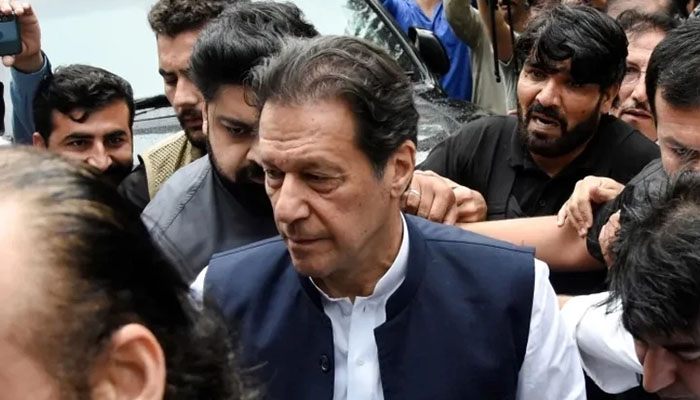 مجھے میدان میں کھڑے صرف 6 ججوں سے امید ہے، عمران خان پھٹ پڑے