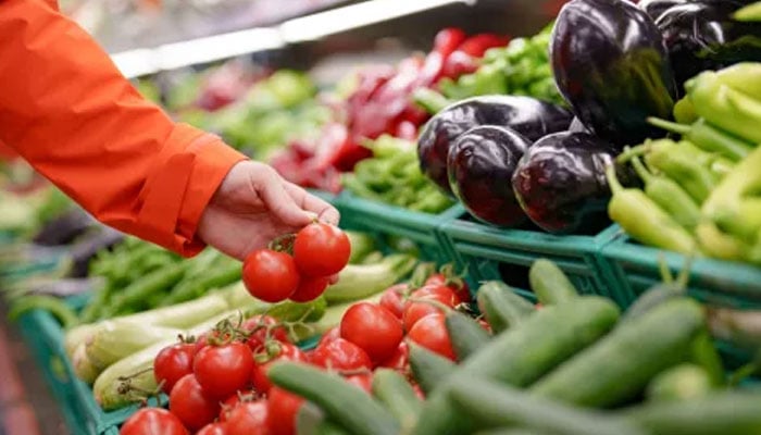 برطانیہ میں فروخت پھلوں، سبزیوں اور مصالحوں میں مضر صحت کیمیکلز کے اثرات