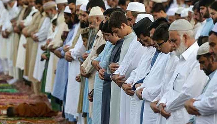 عیدالفطر مذہبی جوش و جذبے کیساتھ منائی گئی، سخت سیکورٹی اقدامات