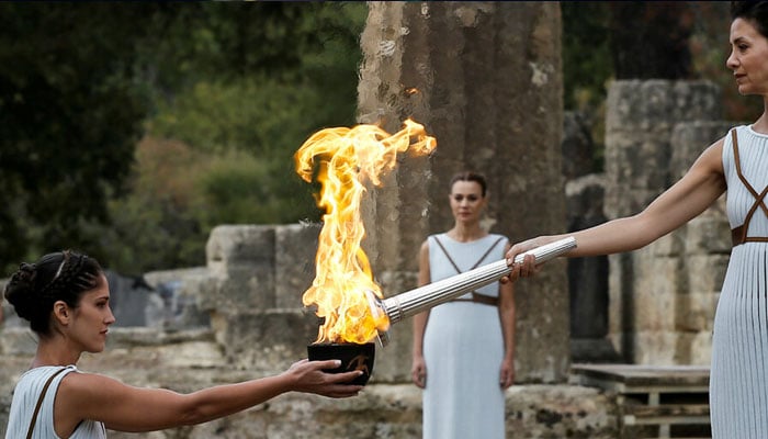 ڈھائی ہزار سال قدیم یونانی مندر میں اولمپکس مشعل جلانے کی ریہرسل