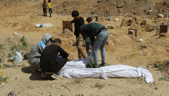 غزہ، الشفاء اسپتال سے اجتماعی قبر دریافت، صیہونی آباد کاروں کا حملہ، 3 فلسطینی شہید