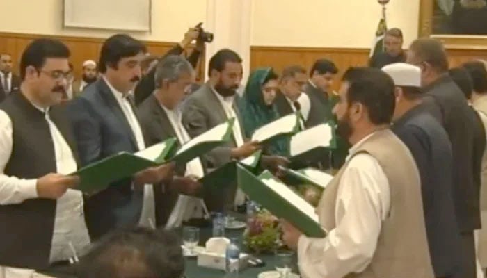 بلوچستان کی 14 رکنی کابینہ نے  حلف اٹھالیا، 4 مشیر مقرر
