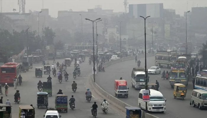 پاکستان آلودہ ترین ممالک میں شامل، کراچی، لاہور سب سے زیادہ متاثر