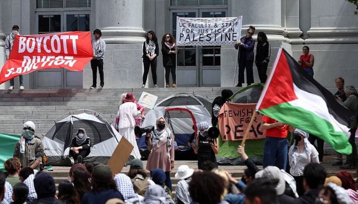 اسرائیل کے مظالم، امریکی جامعات مظاہروں سے لرز گئیں، طلبا خیمے ڈال کر بیٹھ گئے، سیکڑوں گرفتار