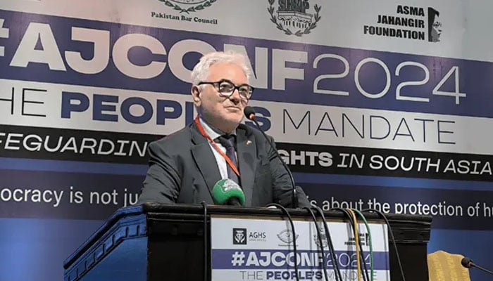 لاہور میں جرمن سفیر کی تقریر کے دوران فلسطین کی حمایت میں نعرے