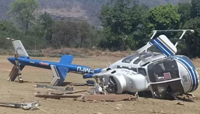 بھارت میں ہیلی کاپٹر گر کر تباہ، پائلٹ زخمی