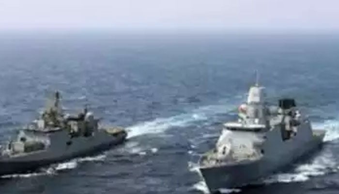 یمن کے قریب بحیرہ احمر میں تجارتی بحری جہاز کو نشانہ بنایا گیا