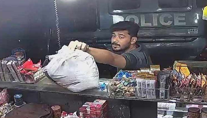 لوٹ مار میں ملوث ڈی ایس پی اور بیٹا گرفتار، زیر استعمال گاڑی برآمد