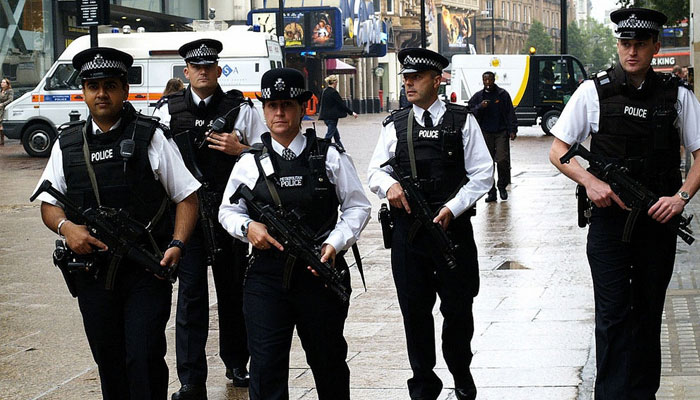 سب سے بڑی برطانوی پولیس فورس کے ہاتھوں فائرنگ کے لگ بھگ نصف واقعات حل نہیں ہوسکے